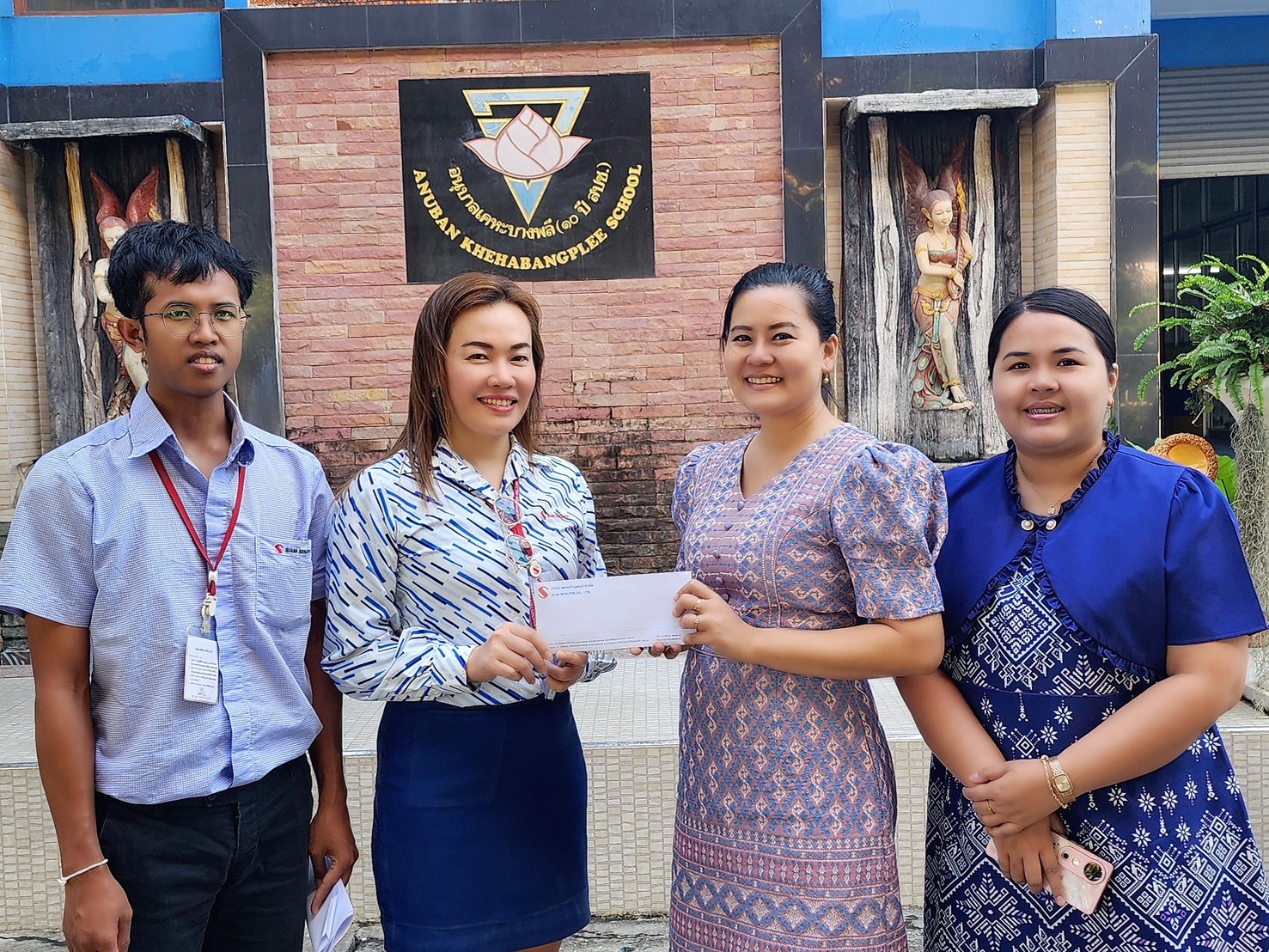 เมื่อวันเด็กที่ผ่านมาบริษัทสยามซีนเตอร์ จำกัด ได้มอบเงินและสิ่งของให้แก่โรงเรียนต่างๆ ในชุมชนใกล้เคียง เพื่อเป็นการสนับสนุนกิจกรรมวันเด็กประจำปี 2568